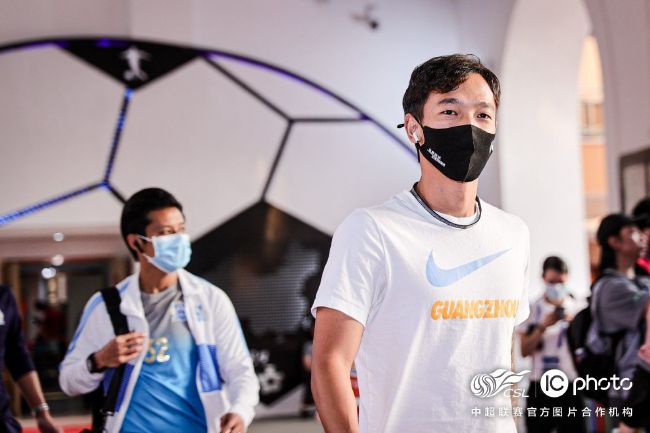 【比赛焦点瞬间】第6分钟，巴萨获得前场任意球，菲利克斯主罚打高了。